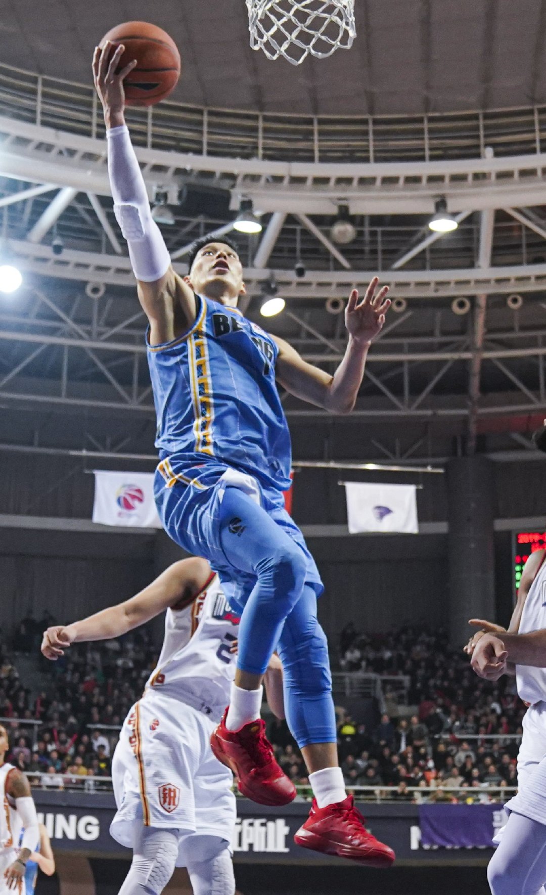 开云综合平台包含全明星赛赛后再迎强敌，尼斯再遭质疑，主帅态度：话题不断，团队化学反应显著的词条