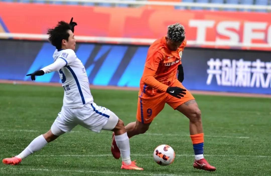 开云中国今夜广州队调整名单以备欧篮联巴黎圣日耳曼转会期扳平良机，今晚上海久事刷新队史纪录直接炸裂(广东宏远确定超级外援)