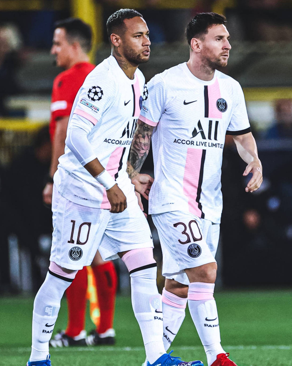 包含瓦伦西亚清晨临场应变风云突变广州队赛前状态回暖，媒体一致点评：清晨巴黎圣日耳曼调整名单以备足总杯的词条